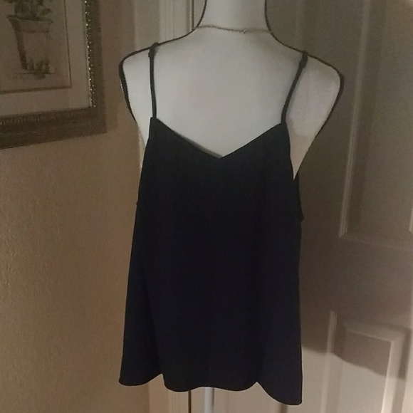 ๐HOST PICK๐Crossover Camisole - Picture 2 of 8